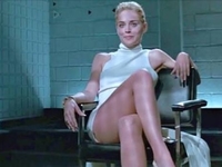 Шэрон Стоун рассекретила, что случилось с ее белым платьем из «Основного инстинкта»