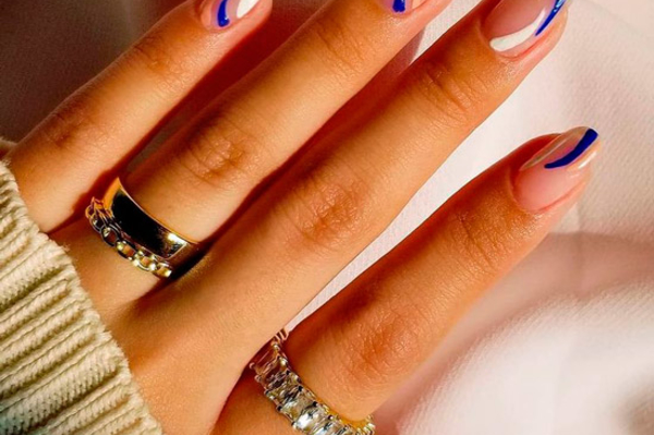 Модный абстрактный маникюр весна 2022 / Pinterest