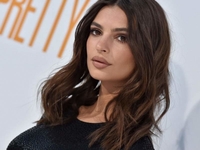 Самые модные брюки весны 2022: показывает Эмили Ратаковски