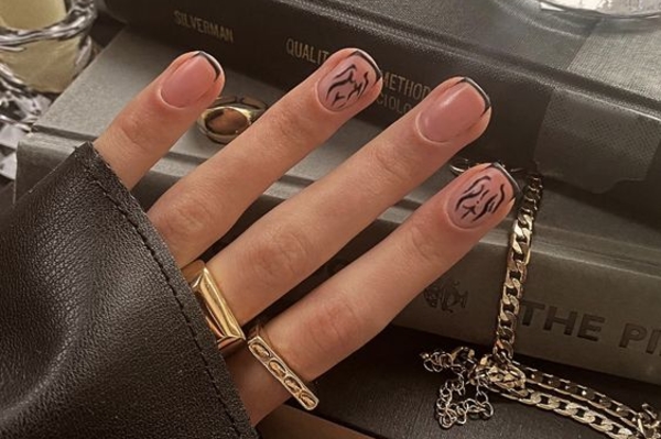 Модный маникюр на короткие ногти 2023 / Getty Images