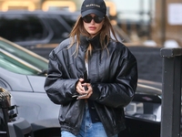 Кожаный бомбер — самая модная куртка весны 2022: 5 лучших моделей