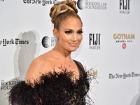 Дженнифер Лопес растрогала Сеть архивными кадрами с детьми-двойняшками