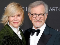 Стивен Спилберг и Кейт Кэпшоу пожертвовали Украине огромную сумму
