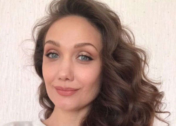 У мамы отказали ноги и речь: Евгения Власова рассказала о первых днях войны