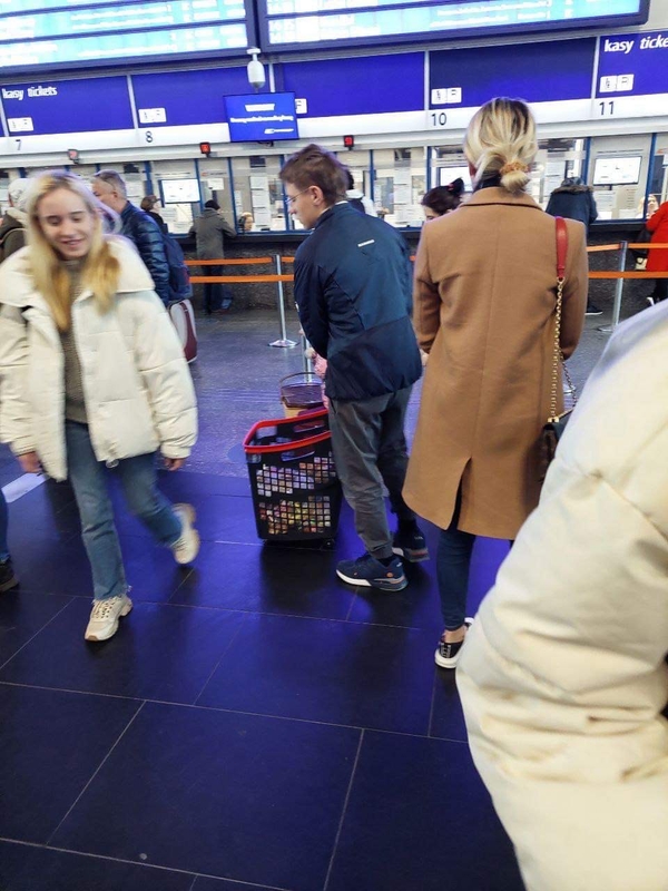 Сын Тины Кароль помогал украинцам в Варшаве