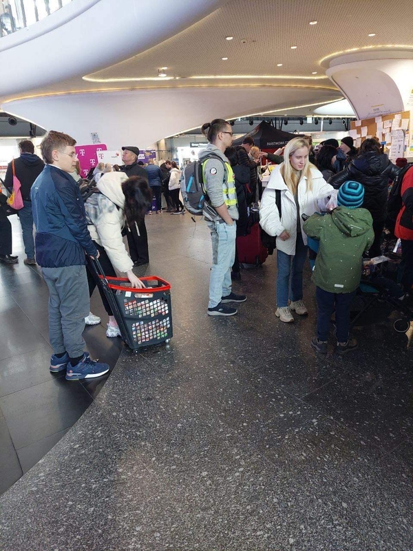 Сын Тины Кароль помогал украинцам в Варшаве