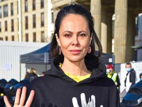 Жена Виталия Кличко продала дизайнерскую куртку, чтобы помочь украинцам