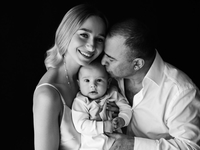 «Успокаивает, что сын и жена в безопасности»: Виктор Павлик рассказал о разлуке с любимой