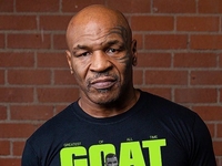 Майк Тайсон устроил драку в самолете: видео