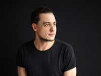 «Сгорело все, даже плитка на стенах»: Женя Синельников – о доме его родителей в Гостомеле