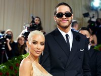 Met Gala 2022: лучшие образы звезд с красной дорожки