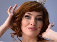 Виктория Булитко высмеяла россиян в песне под гитару: видео