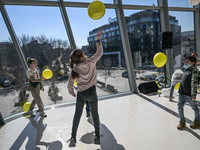 Как правильно общаться с детьми-беженцами, чтобы они быстро адаптировались: советы доктора Комаровского