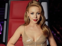 Тина Кароль восхитила всех патриотическим нарядом на выступлении в Японии