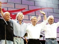 Известная группа Pink Floyd выпустила благотворительный мерч в поддержку Украины