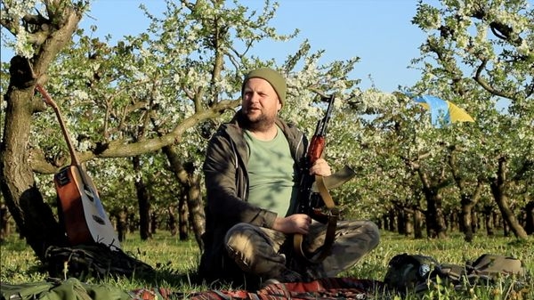 Віктор Бронюк з автоматом