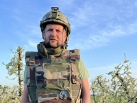 Лідер гурту "ТІК" у новому кліпі постав в образі козака Мамая з автоматом та гранатами: відео