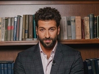 Даниэль Салем решил удочерить девочку, которая потеряла родителей во время войны