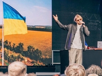 Иван Дорн рассекретил, в какую страну увез жену и детей подальше от войны