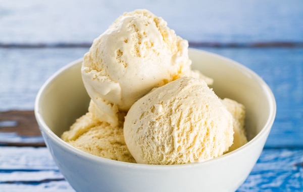 Рецепт домашнего сливочного мороженого с ванилью