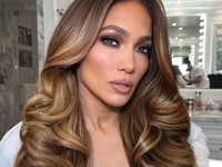 Самые модные брюки лета 2022: показывает Джей Ло