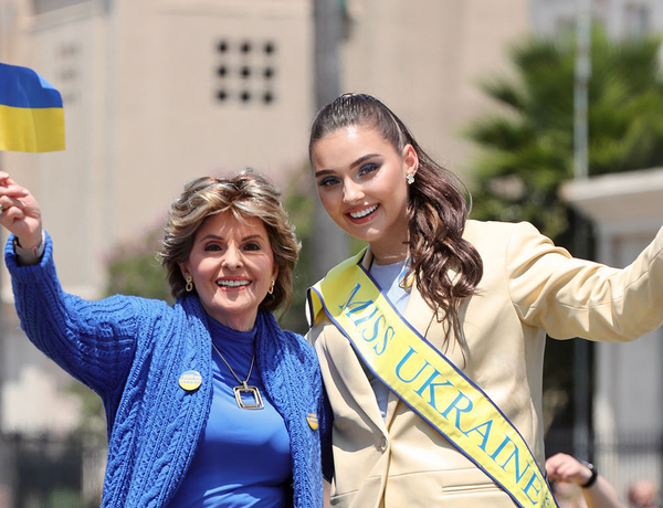 Модель Вероника Дидусенко выступила в поддержку Украины на LA Hollywood Pride Parade