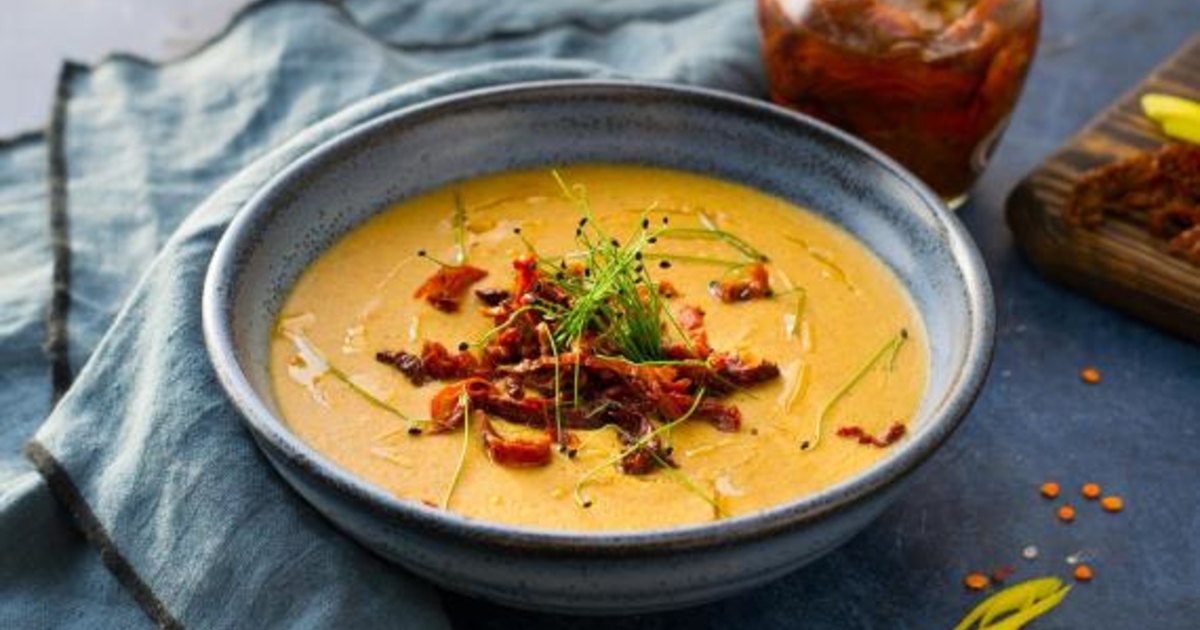 блюда из красной чечевицы. чечевичный суп с томатами. чечевичный. чечевичный суп с овощами калорийность. красная чечевичная похлебка.