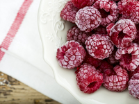 Три способа заморозить малину на зиму
