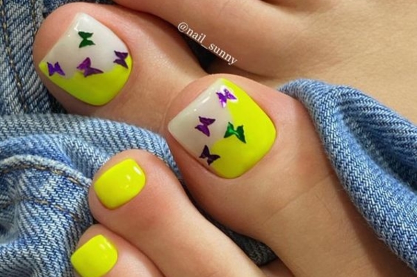 Модний педикюр літо 2022 / pinterest.com