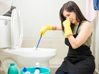 Что запрещено бросать в унитаз?