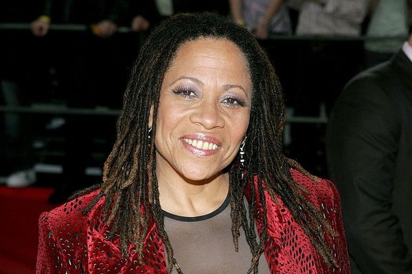 Звезда популярного сериала 90-х «Беверли-Хиллз, 90210» впала в кому