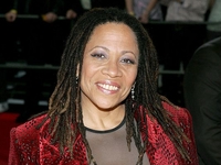 Звезда популярного сериала 90-х «Беверли-Хиллз, 90210» впала в кому