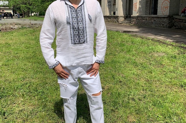 Вышиванка Юрия Горбунова для аукциона. Фото: пресс-служба