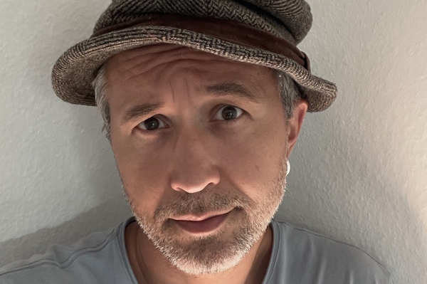 Гляпа Сергея Бабкина для аукциона. Фото: пресс-служба