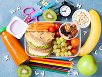 Школьные снеки: чем порадовать детей 1 сентября