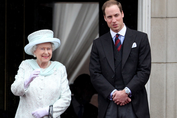 Елизавета II с членами семьи  / Getty  Images