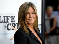 Дженніфер Еністон стане сусідкою Меган Маркл: акторка купила будинок Опри Вінфрі