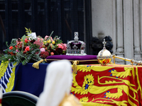 В Лондоне попрощались с Елизаветой II: первые фото с государственных похорон королевы