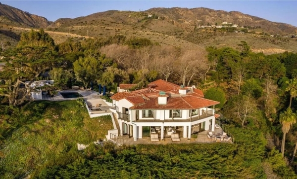 Ким Кардашьян купила виллу Синди Кроуфорд ©Adrian Anz/Courtesy of Jade Mills, Coldwell Banker Realty