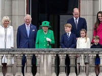 Уже без Єлизавети II: оприлюднено новий портрет королівської сім'ї