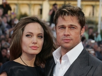 Душил и бил по лицу: Джоли подала иск против Питта за насилие над детьми