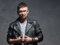 «Просто обійняти»: JULIK презентовал трогательную песню о любви