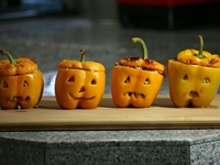 Блюдо на Хеллоуин: запеченные перцы "Светильник Джека"