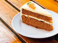 Осінній рецепт: пухкий морквяний бісквіт з горіхами