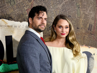 Генри Кавилл впервые появился на красной дорожке со своей девушкой