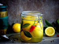 Дополнение к блюдам, от которого все в восторге: соленые лимоны