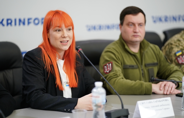 «Малюнок Герою»: понад 1500 дитячих малюнків передали управлінню розвідки. Фото: пресслужба