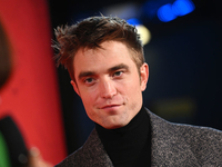 Звезда «Сумерек» Роберт Паттинсон впервые появился на красной дорожке со своей девушкой