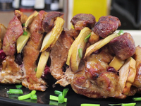 Запеченная свинина с яблоками и клюквой: ну очень вкусно