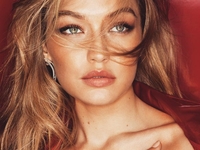 Какой макияж сделать на Новый год 2023: праздничные идеи от Кейт Мосс, Джиджи Хадид и Хейли Бибер